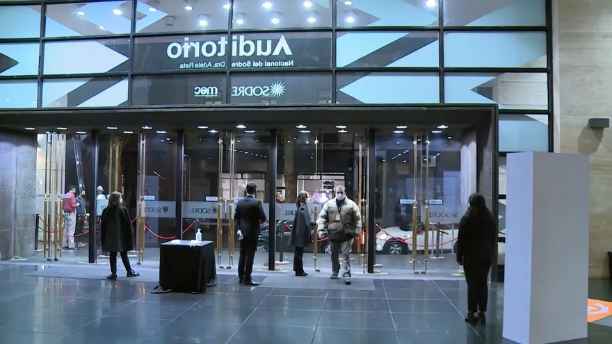 Montevideo levanta el telón: primera capital de la región en abrir sus grandes teatros