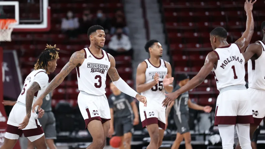 Molinar encamina a los Bulldogs a un triunfo aplastante sobre los Cyclones