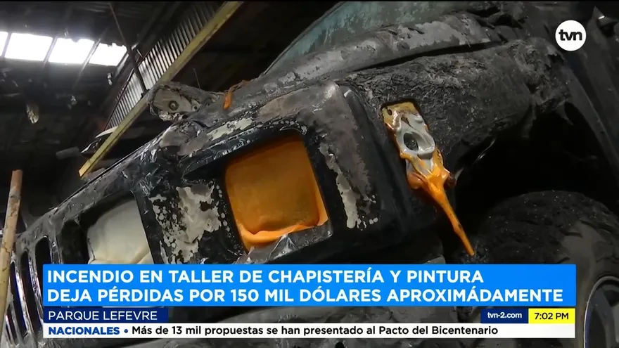 Investigan incendio en taller en Parque Lefevre