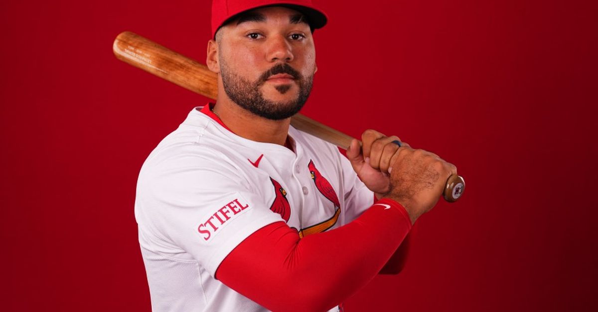 Leo Bernal debuta con hit de dos carreras y ayuda a los Cardenales a vencer a los Dodgers