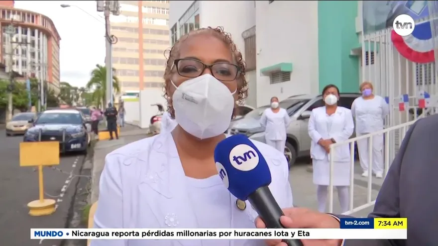 Enfermeras caminan a Presidencia