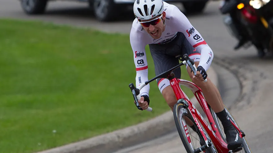 Mollema gana, Froome sufre y Quintana se hunde