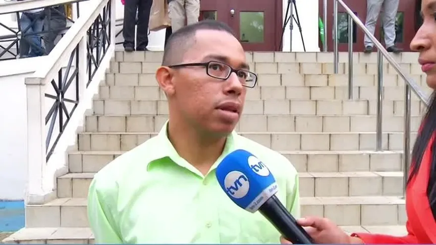 Víctimas de pinchazos esperan que Martinelli regrese por su voluntad