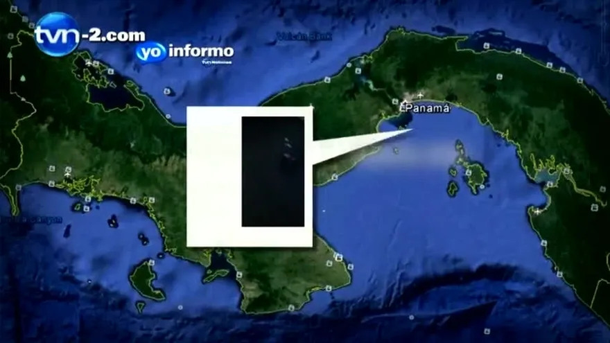 Edificio en Santa Ana rodeado de aguas estancadas