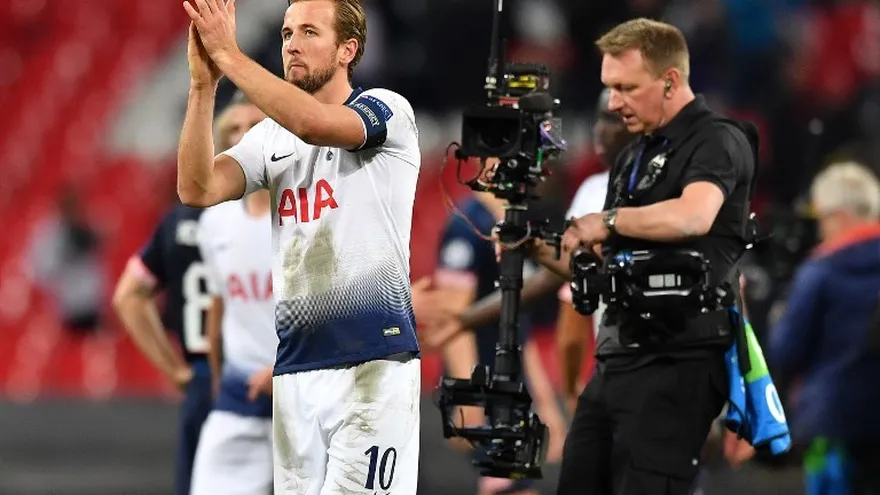 Harry Kane, con un doblete, mantiene las esperanzas del Tottenham en Champions