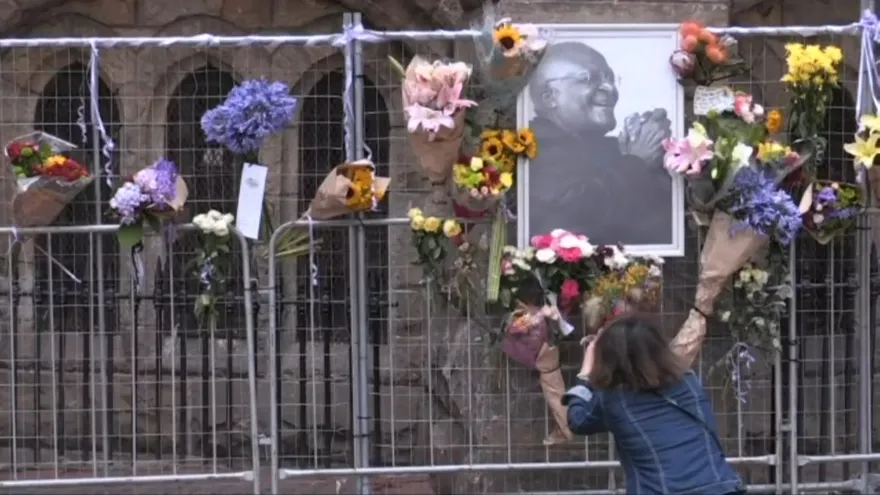 Una Sudáfrica huérfana comienza una semana de duelo por la muerte de Desmond Tutu