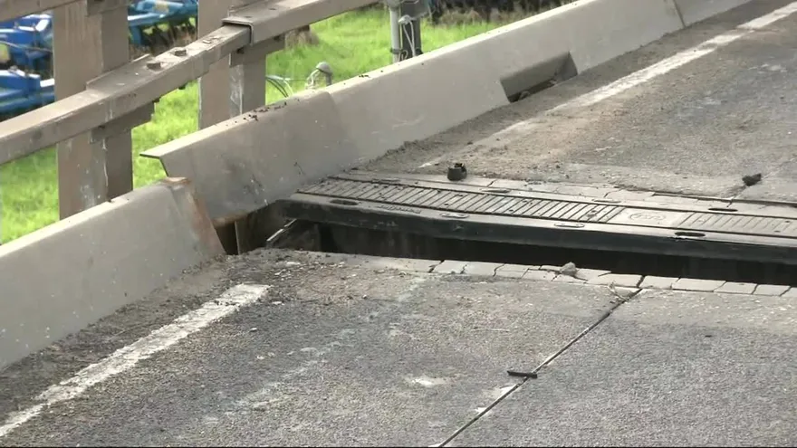 Implementan nuevo retorno temporal en vía Domingo Díaz