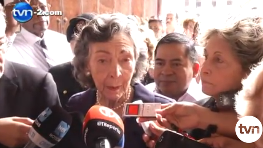 Doña Querube Solís de Carles el día del funeral del excontralor Rubén "Chinchorro" Carles