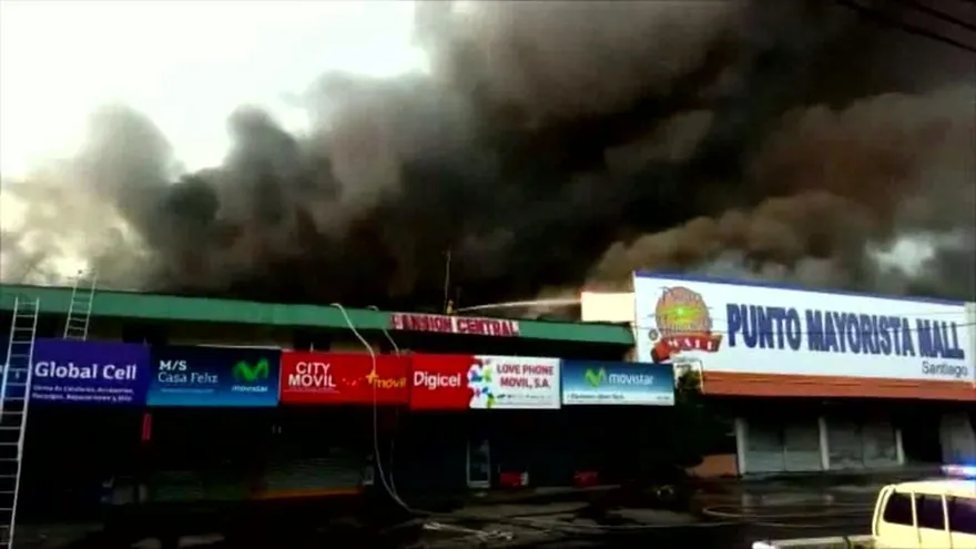 Tras cinco horas, intentan sofocar incendio en Veraguas