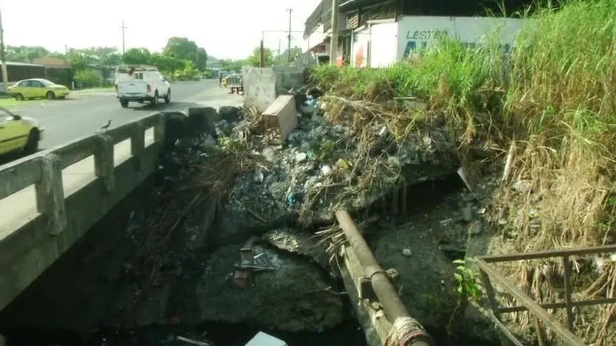 Residentes de Santa Librada preocupados por mala disposición de basura en el área