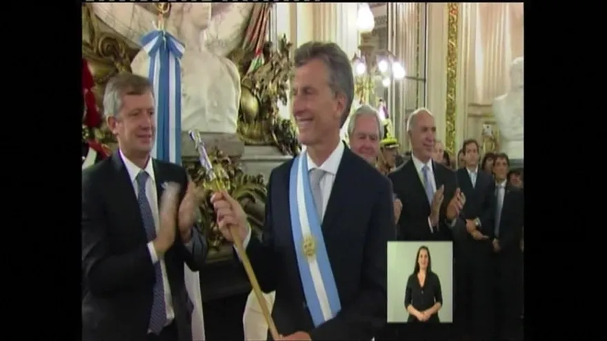 Tras asumir como mandatario, Macri pide unión a los argentinos