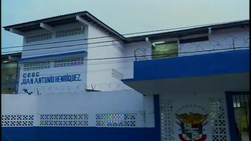 Estudiantes no asisten a clases en Colón