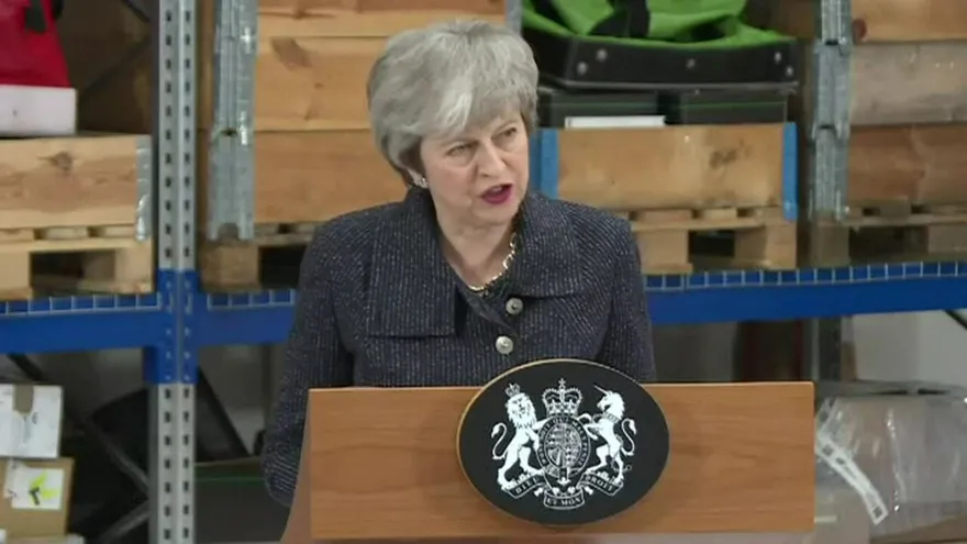 Theresa May deja la pelota del Brexit en el campo de la UE