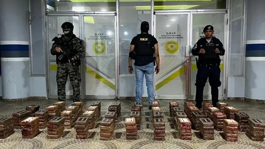 Detienen a hombre por tráfico de drogas