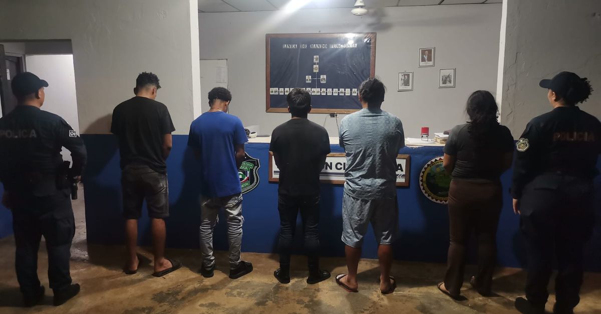 Dos panameños aprehendidos en Tolé por transportar migrantes irregulares; pretendían evadir puesto de control en Guabalá