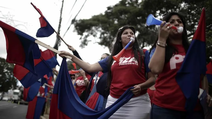 Candidatos cierran campaña arengando a sus seguidores en Costa Rica