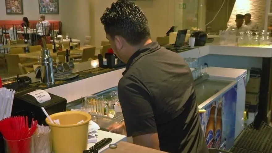 Ley prohíbe propina obligatoria