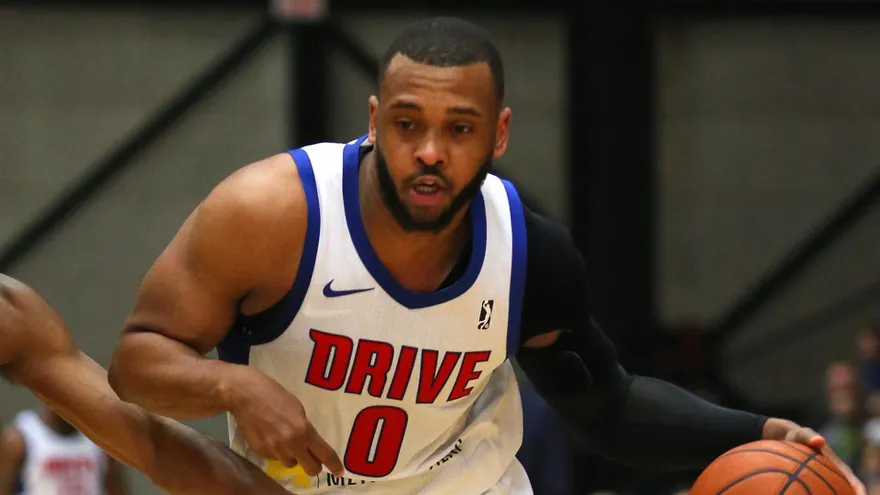 Fallece jugador de baloncesto que colapsó el sábado en pleno partido