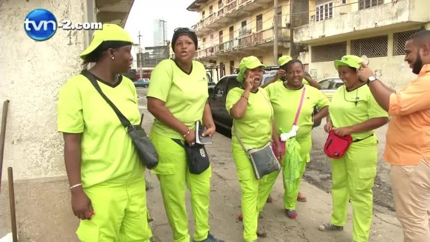 Trabajadoras de aseo serán llamadas "damas de barrido"