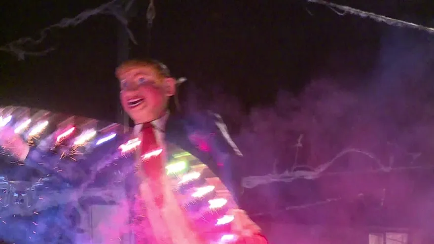 Donald Trump arde en llamas en México