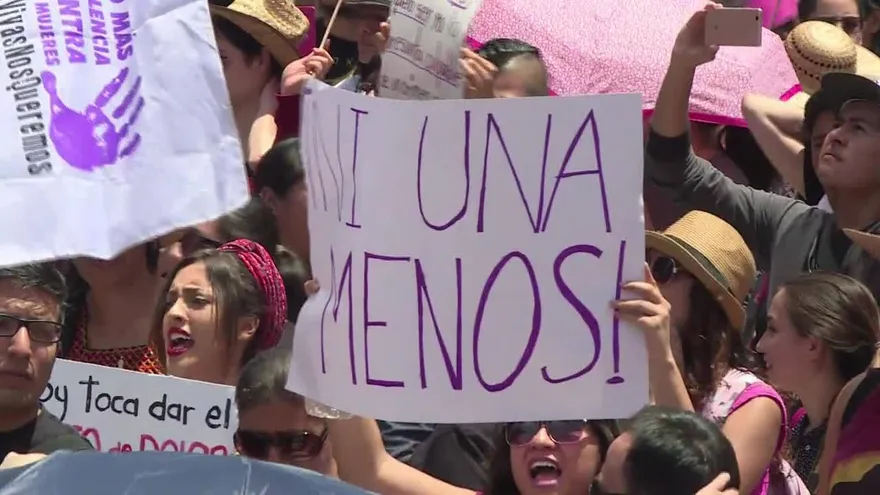 Mexicanas claman por justicia para joven asesinada