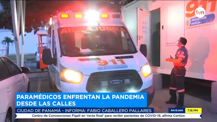 Paramédicos enfrentan al COVID-19 en las calles