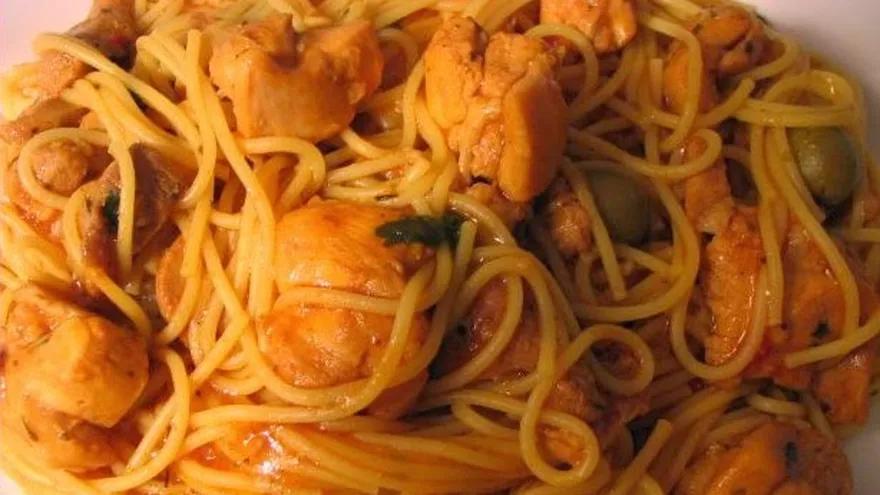 La Fonda Xtra "Macarrones con Gallinas Guisada"