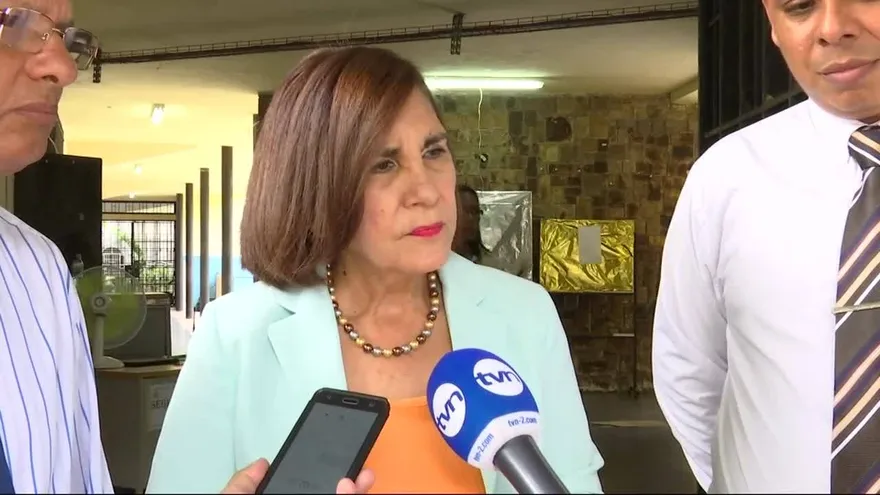 Padres de familia del Instituto Bolívar se reúnen con autoridades