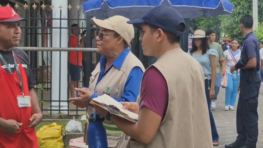 Ministerio de Salud inspecciona puestos de venta de comida en la dos rutas de los defiles.
