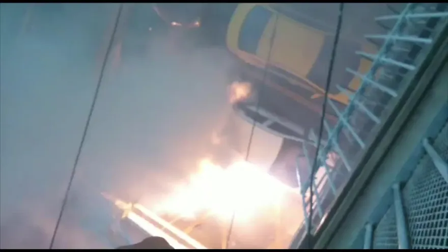 Carro se incendia en Parque Lefevre