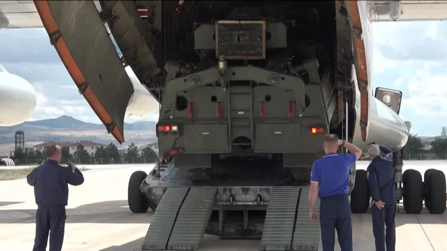 Turquía recibe misiles rusos S-400 pese a advertencias de Estados Unidos