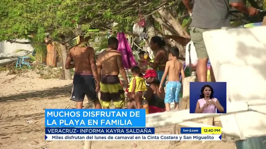 Familias disfrutan de las playas en carnaval