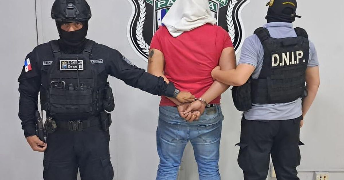 Policía aprende a un ciudadano con 125 paquetes de presunta droga en Ancón