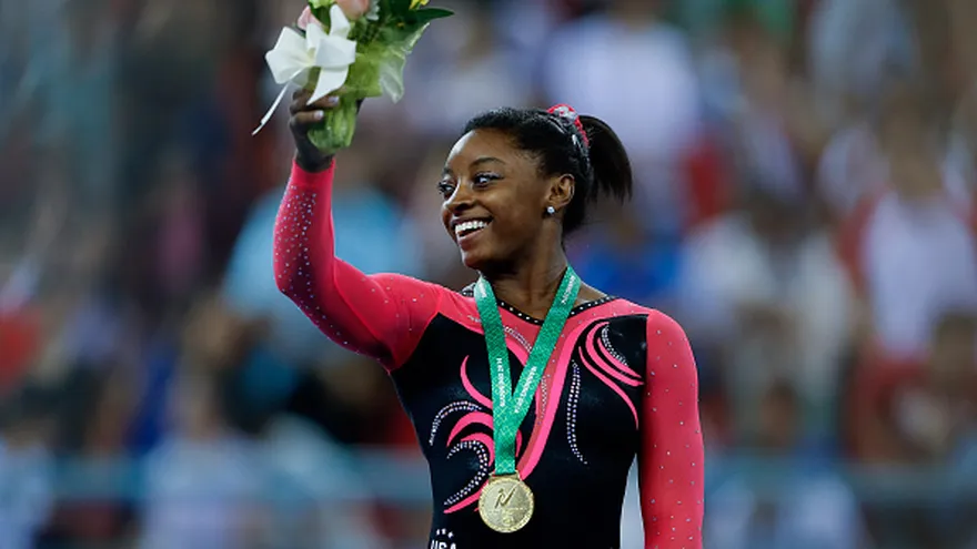 Biles suma dos doradas en Mundial de Gimnasia