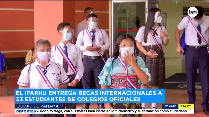 Estudiantes sobresalientes reciben becas