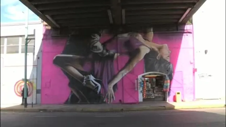 El tango y Gardel invaden las paredes de Buenos Aires
