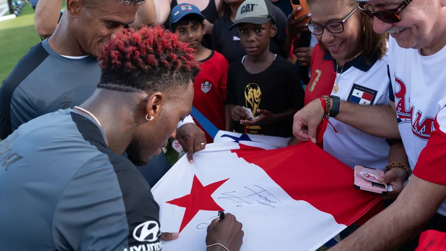 Selección de Panamá con lazos de amistad junto a la comunidad en Canadá