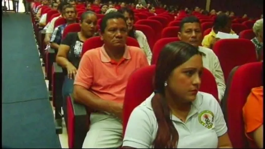 Educadores mantienen llamado a paro de labores