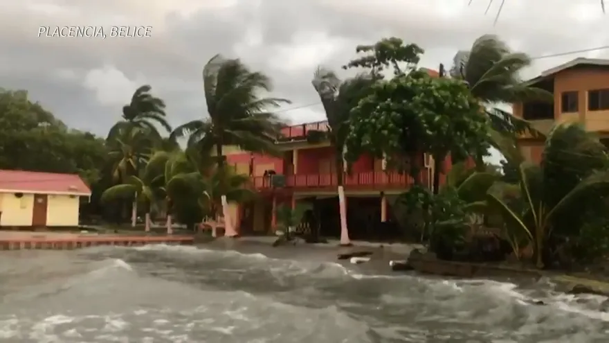 Tormenta tropical Nana se debilita en Guatemala en su paso a México