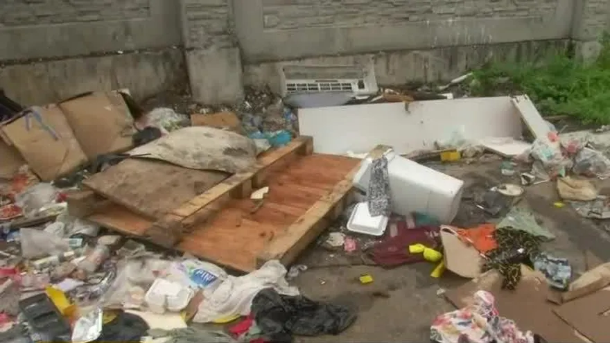 Denuncian vertedero clandestino en la parte posterior del Instituto Moscote