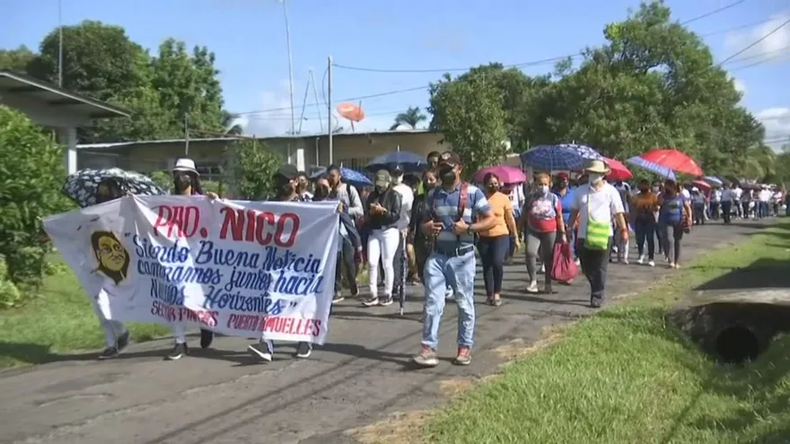 Marcha en honor al sacerdote Nicolás Van Kleef