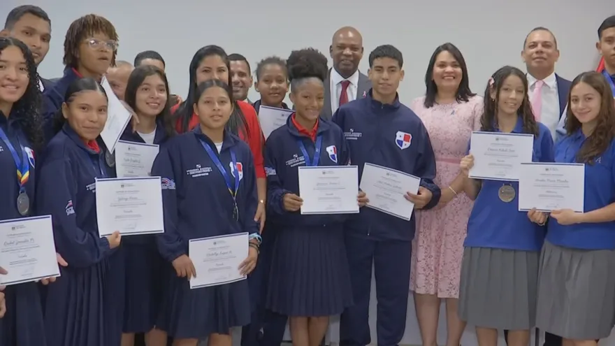 San Miguelito reconoce a jóvenes atletas que representaron a Panamá
