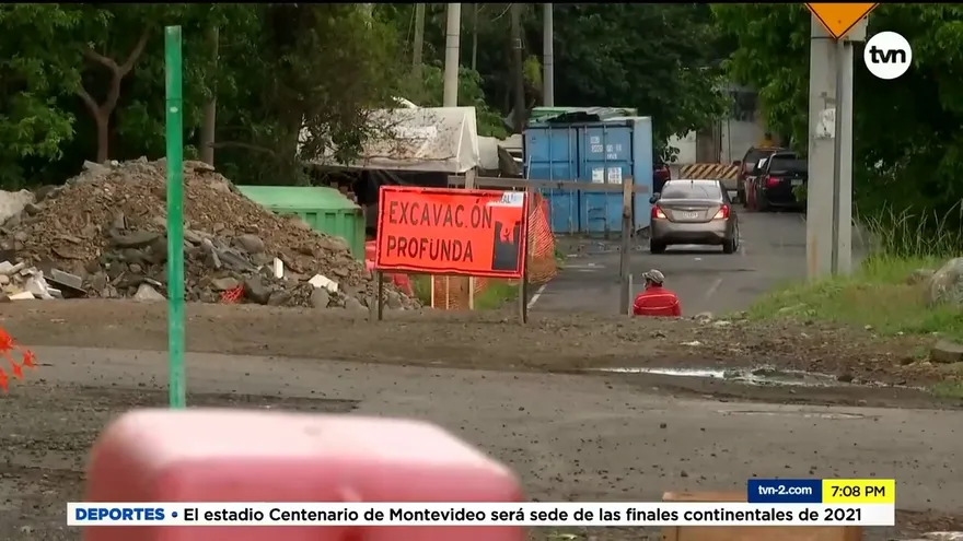 Calle intransitable en Parque Lefevre