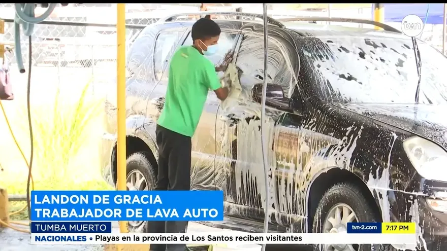 Las historias de los trabajadores de lava autos que ansiaban la reapertura.