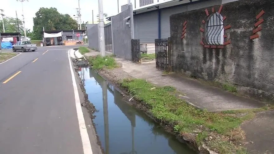 Residentes de barriada San Fernando en Juan Díaz denuncian malos olores