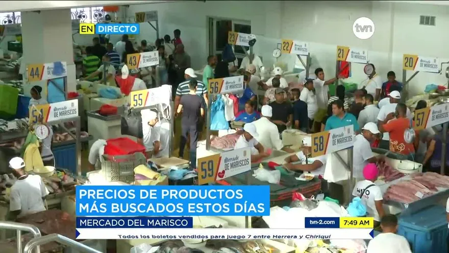 Consumidores abarrotan el Mercado de Mariscos