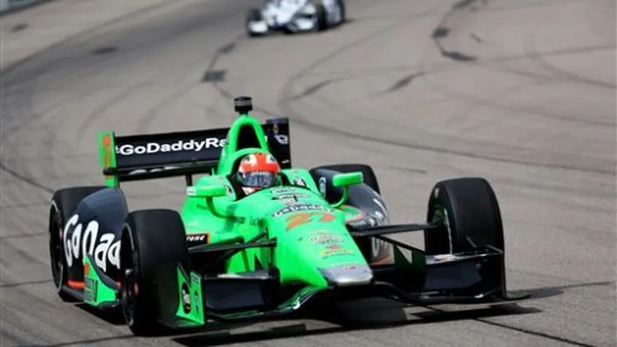 Hinchcliffe triunfa en IndyCar de Iowa
