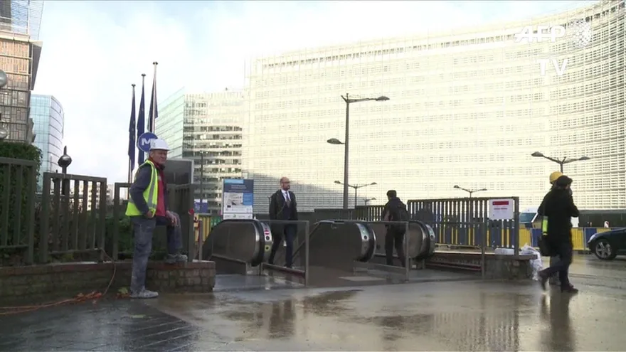 Bruselas: Reabren metro y escuelas pese a alerta antiterrosrista