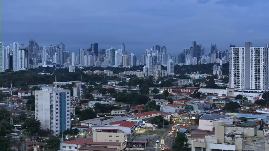 Las temperaturas mínimas oscilarán entre los 10 °C y 15 °C en regiones montañosas, mientras que en el resto del país se ubicarán entre los 16 °C y 21 °C.
