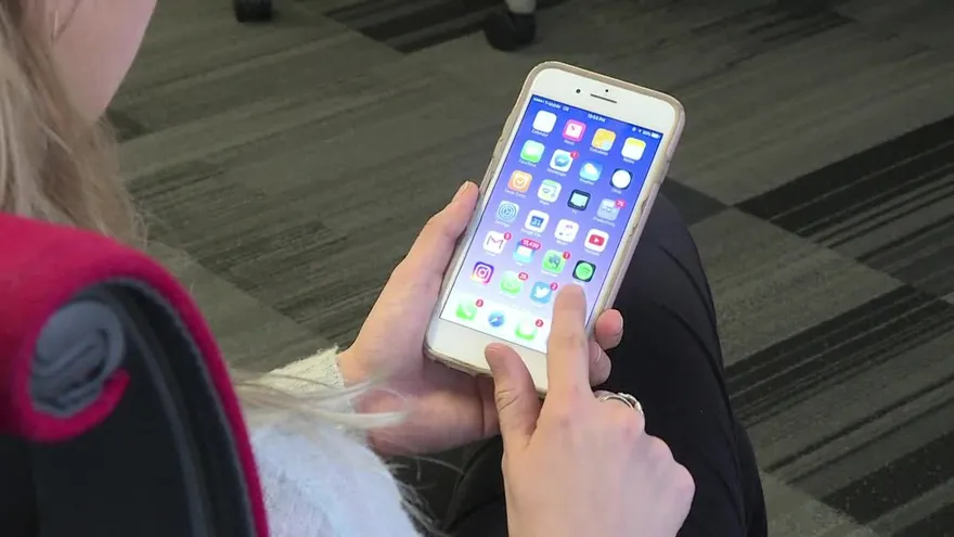 Facebook bloquea 30 cuentas antes de las elecciones de EEUU